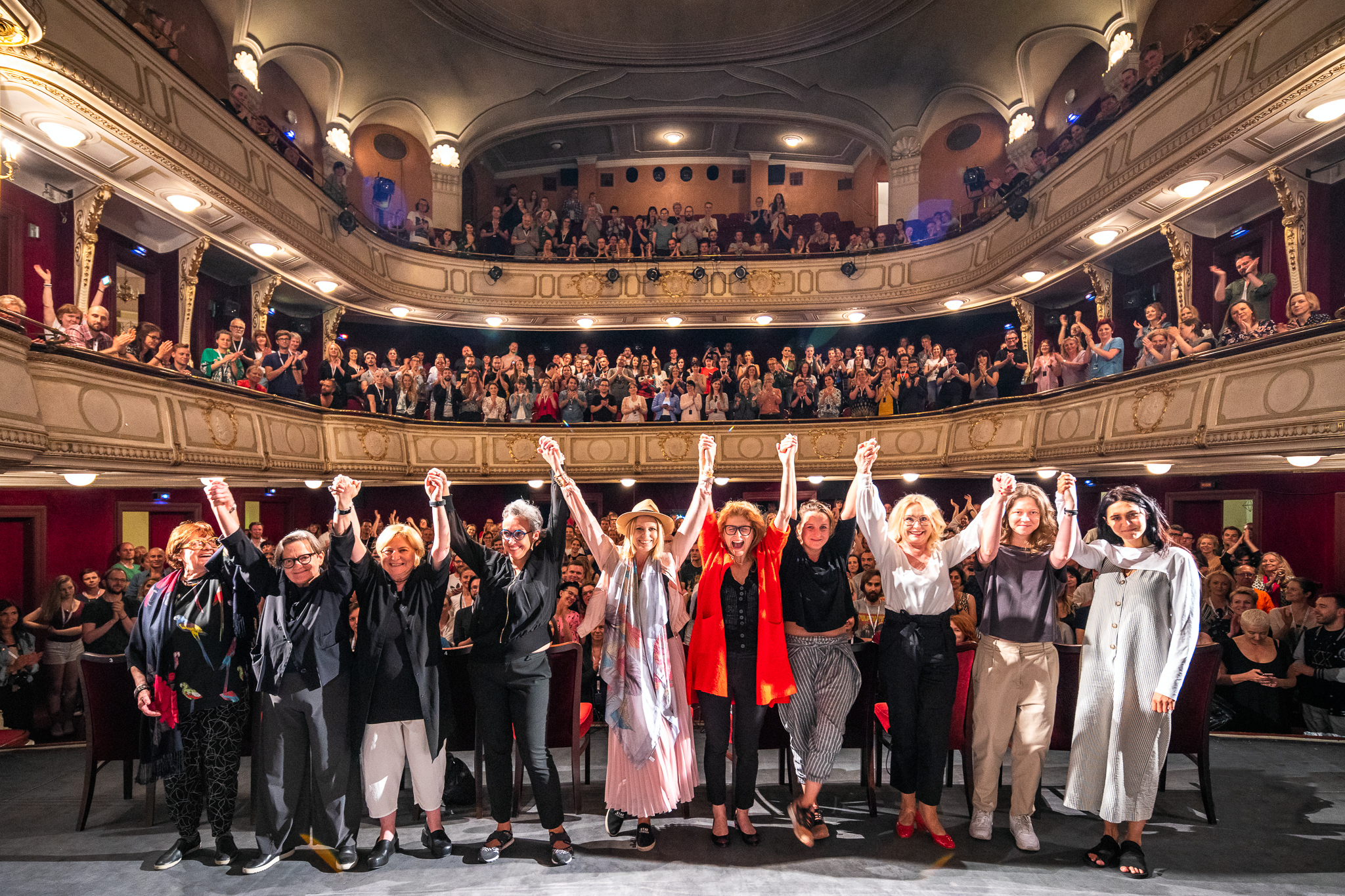 Debaty, biesiady, spotkania literackie.